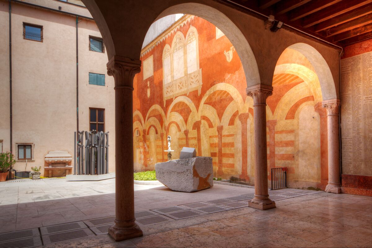 Verona Palazzo Forti cortile