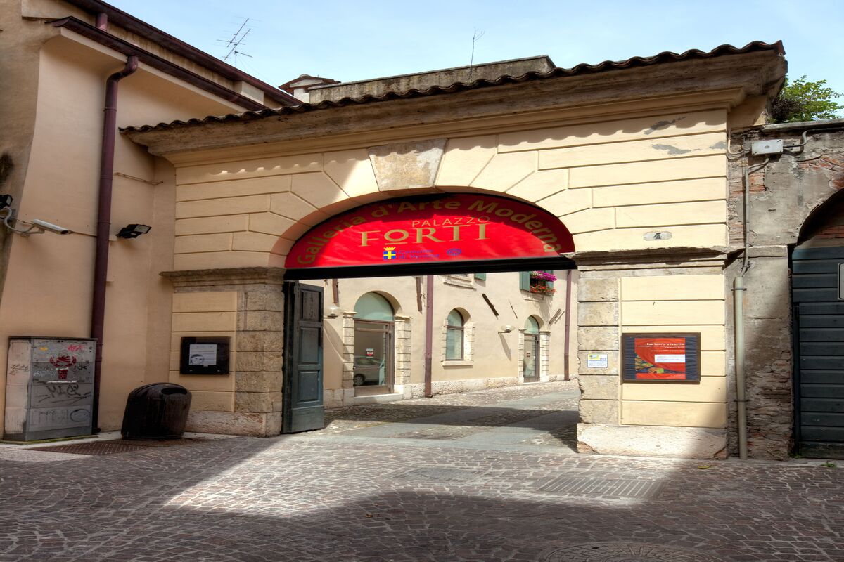 Verona Palazzo Forti entrata