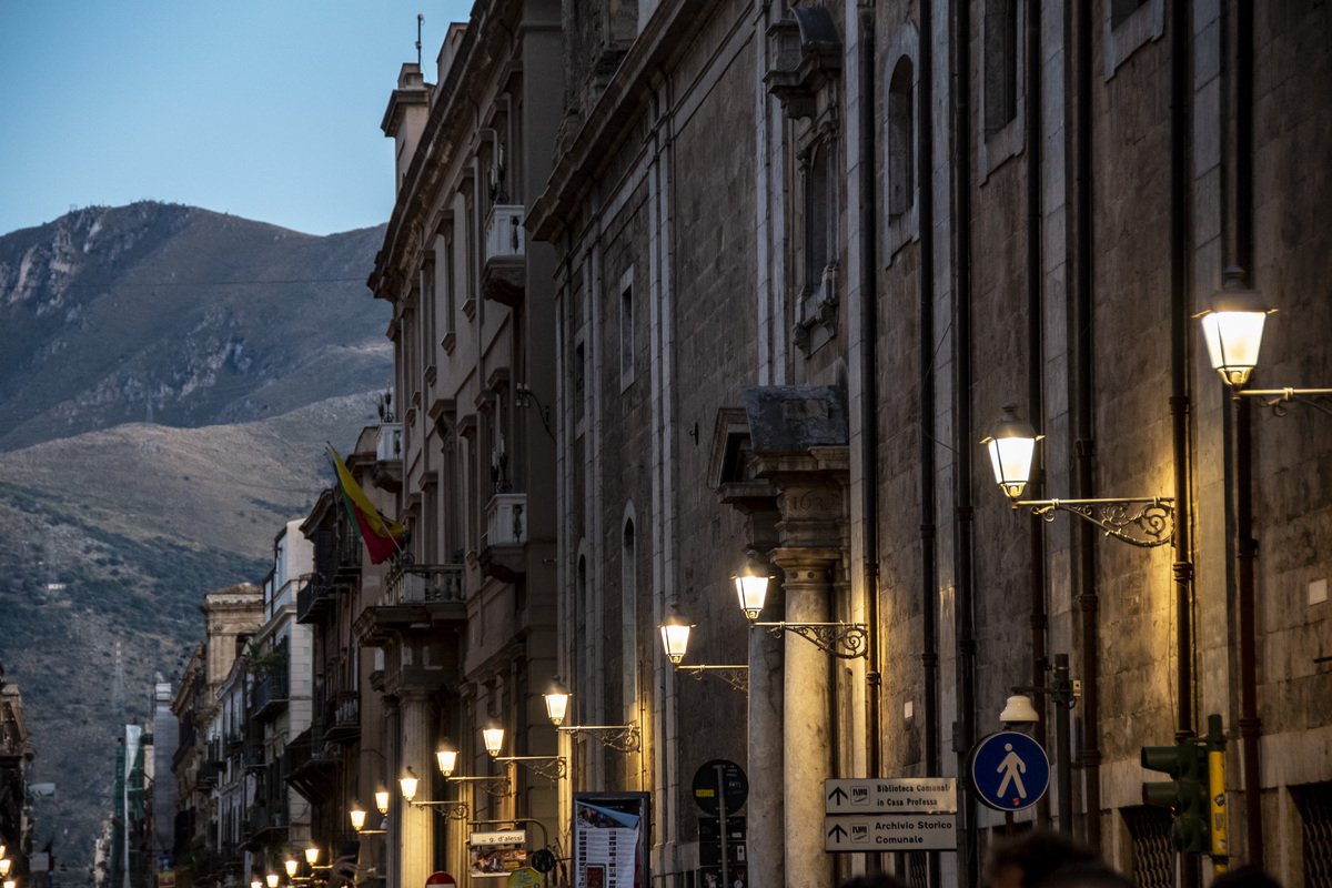 Street light in via Maqueda, Palermo
